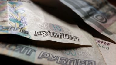 Центробанк рф на тлі стрімкого обвалу рубля припинив купівлю валюти