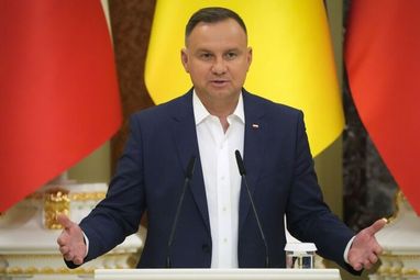 Дуда объяснил слова Моравецкого о прекращении поставок оружия Украине
