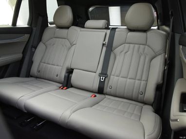 Geely и Volvo презентовали мощный семейный кроссовер с расходом менее 1 л на 100 км (фото)