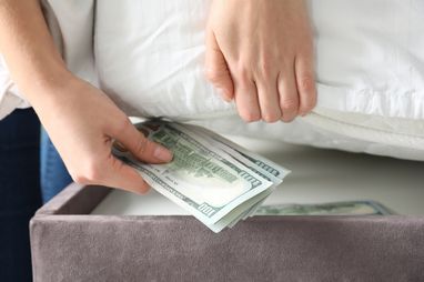 40% українців не тримають гроші в банках — результати опитування
