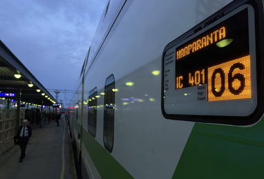 Поїзд вперше за десятки років перетнув прикордонну річку Торніонйокі та попрямував до Швеції