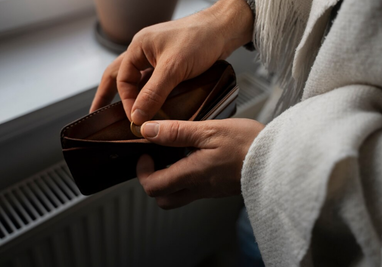 У яких регіонах ЄС люди найбільше схильні до ризику бідності (інфографіка)