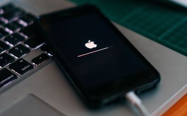 Зарядка смартфона Apple