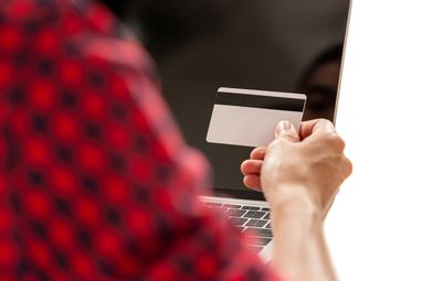 Работодатель в платежном документе должен подробно зафиксировать суть операции.