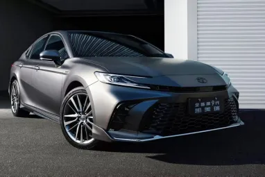 Представлена новая спец-версия Toyota Camry Glorious Edition (фото)