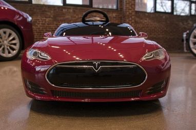 Tesla показала своє авто за ціною смартфона (фото)