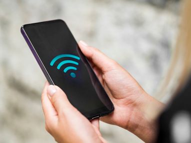 Для подключения необходимо находиться в зоне покрытия, иметь смартфон с поддержкой 5G, USIM или eSIM-карту, актуальную версию операционной системы и соответствующие настройки устройства.