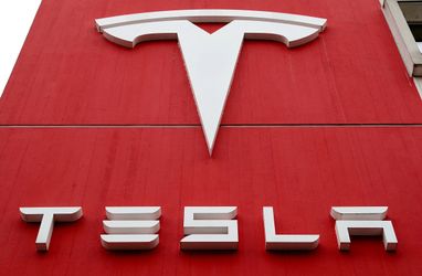 Рекордный рост акций: компания Tesla подорожала более чем на 200 млрд долларов