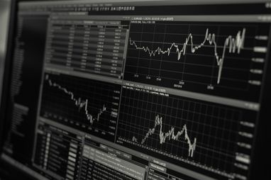 Американські акції впали через зниження Moodyʼs кредитного рейтингу США