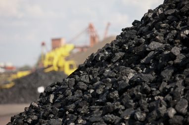 Российский морской экспорт угля фактически остановился из-за санкций ЕС — Bloomberg