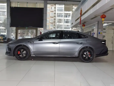 Hyundai обновила свой популярный седан: авто получило 250-сильный мотор (фото)