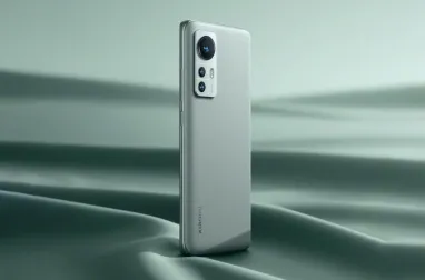Xiaomi 12 назвали лучшим Android-смартфоном 2022 года до $500 / фото Xiaomi