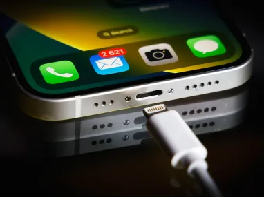 Apple планує випускати iPhone 15 з роз'ємом USB-C — Bloomberg