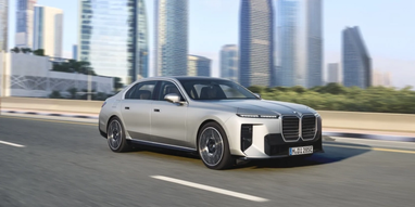 BMW представила обновленный электрический флагман i7 (фото)