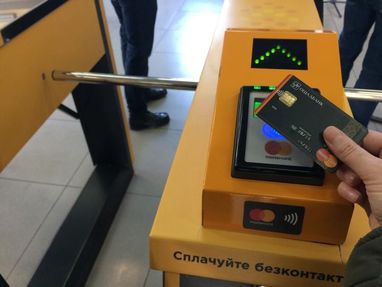 Проезд в скоростном трамвае на Троещине теперь можно оплатить бесконтактно с Mastercard