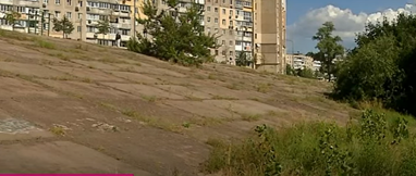 Парковка вместо дамбы? На Приречной хотят построить большой паркинг — СМИ