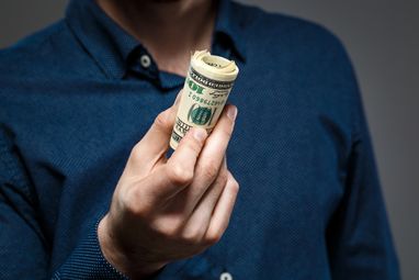 НБУ ослабил гривну до 42 грн/$ — самого низкого уровня с января
