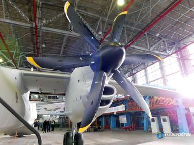 "Антонов" презентував новий транспортний літак Ан-132 (фото)
