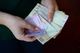 Украинцы могут получить до 43 тыс. грн на восстановление дохода