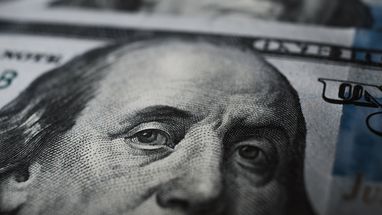 НБУ смягчил валютные ограничения для малого бизнеса и украинцев за границей