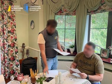 Действия подозреваемых квалифицировали по части 5 статьи 191 Уголовного кодекса.