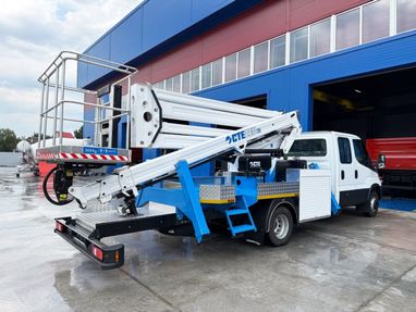 В Украине показали мощную автовышку на базе IVECO (фото)