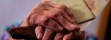 Українці в Польщі зможуть отримувати пенсії через місцеву пошту