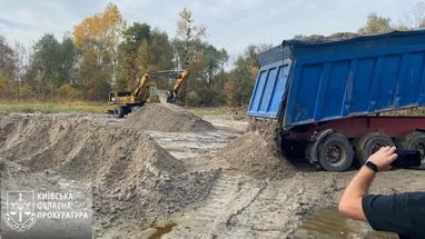 На Київщині викрито незаконний видобуток піску зі збитками понад 500 тисяч гривень