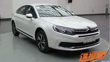 Появились фотографии обновленного Citroen C5