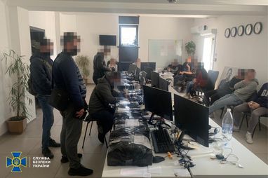 CБУ разоблачила сеть подпольных call-центров, которые ежемесячно обманывали украинцев на 7 млн грн