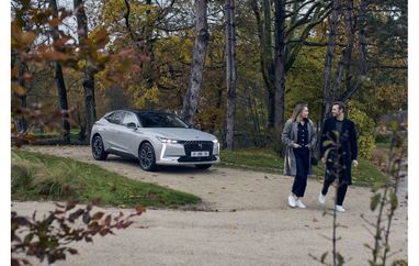 Премиальный бренд представил экономичные гибридные авто (фото)