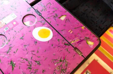 Между двумя столицами Европы запустили розовый вагон-холодник (фото)