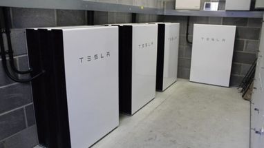 5 прифронтовых областей получили более 300 накопителей энергии Tesla Powerwall