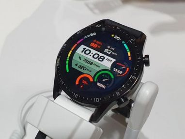 Huawei представила умные часы с автономностью до двух недель (фото)
