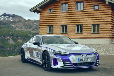 В Audi представили нестандартный электромобиль с ярким дизайном (фото)
