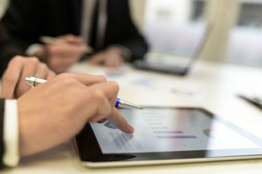 BlackRock и JPMorgan помогут Украине создать банк восстановления страны