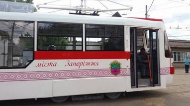 В Запорожье презентовали трамвай собственной сборки (фото)