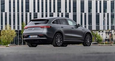 Mercedes-Benz уже готовит второе поколение электрического кроссовера EQC