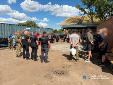 В ходе обыска на объекте обнаружили около 83 военнослужащих, выполнявших строительные работы.