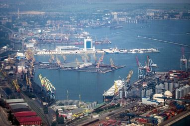 Украинские морские порты увеличили грузооборот за октябрь