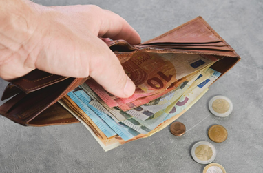 Де в Європі найбільше задоволені своїм фінансовим становищем (інфографіка)