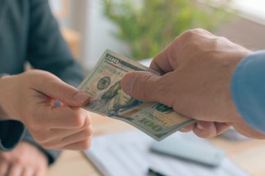 Стефанішина повідомила, яких законів бракує для подолання корупції