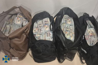 Адвокат запропонував фігуранту у справі про шахрайство, підроблення документів та легалізацію доходів «вирішити питання» з правоохоронцями