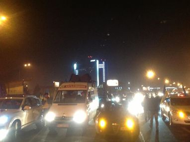 Євромайдан переходить у наступ: колона авто приїхала до "хатинок" Азарова, Рибака і Ющенка (ФОТО)