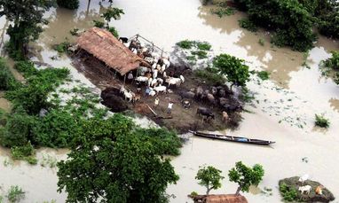 В Индии наводнение унесло жизни по меньшей мере 130 человек (ФОТО, ВИДЕО)