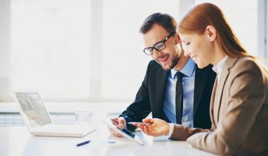 В Україні скоротять розрив у зарплаті чоловіків та жінок — озвучено цифри