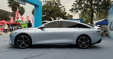 Dongfeng представив електричний седан із запасом ходу до 550 км за 18 тис. доларів (фото)