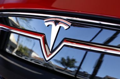 Tesla заробляє за кожне продане авто більше від конкурентів