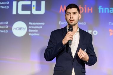 Євгеній Білодід, директор із цифрових рішень Visa в регіоні Східної і Південно-Східної Європи, Центральної Азії та Кавказу, презентує Visa Payment Passkey на FinYear