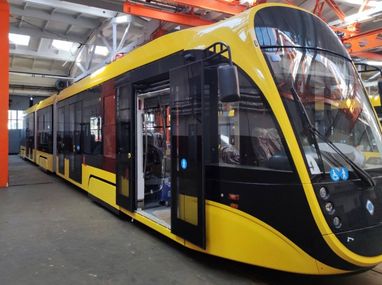 Киев получил три новых низкопольных трамвая